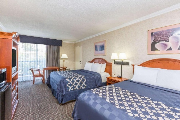 Days Inn by Wyndham Los Angeles LAX/VeniceBch/Marina DelRay image 9